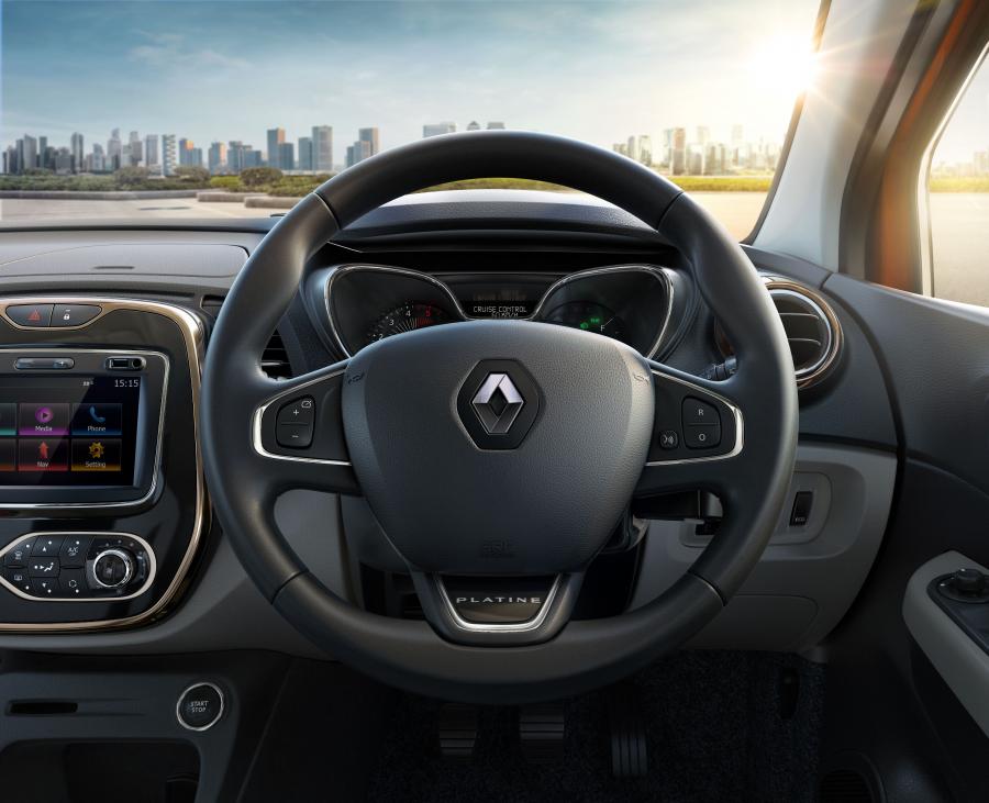 Панель приборов Renault Captur 2017 года  (IN) (фото 11 из 23)